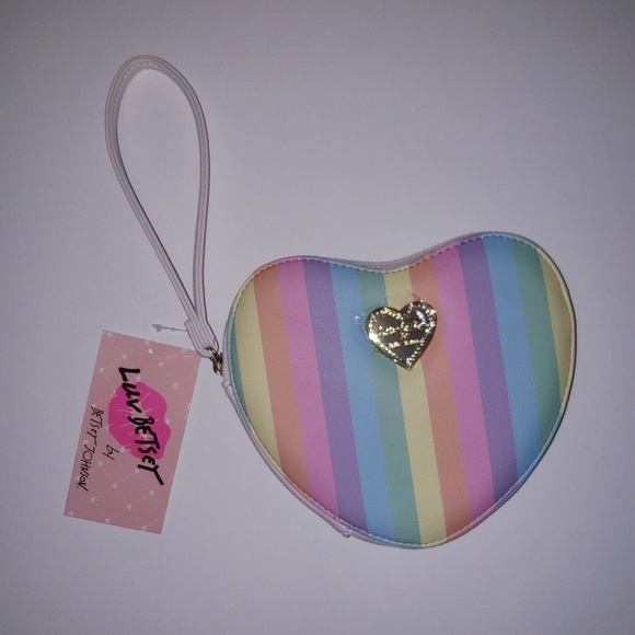 Betsey Johnson Handbags - 🆕️ Betsey Johnson Wristlet 🆕️